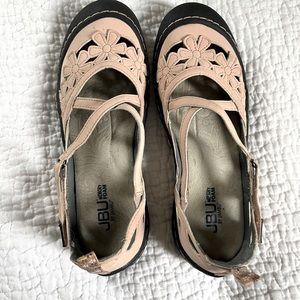JBU Gray/Pink Mary Jane’s flower shoes!